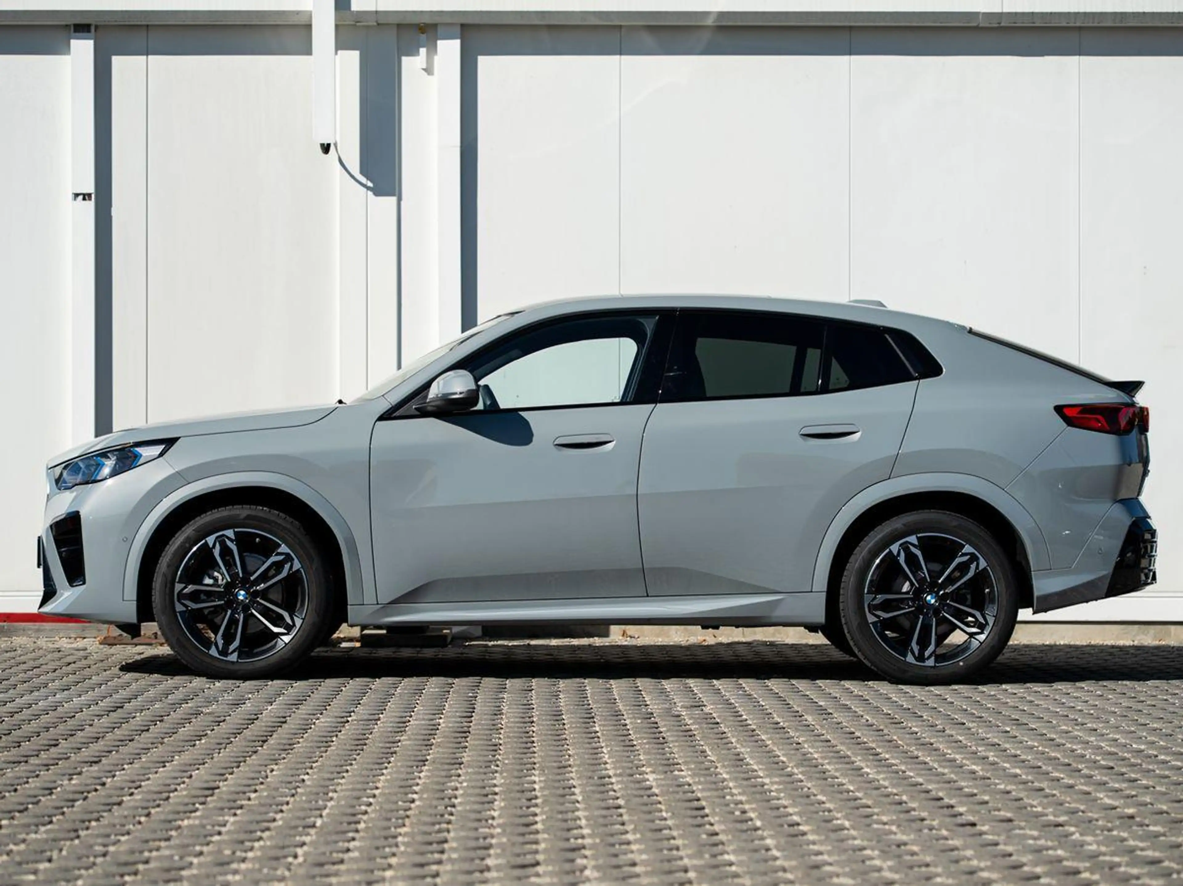 BMW X2 sDrive18d M-Sport AHK PANO KoZg AdLED AktSitz — photo 7