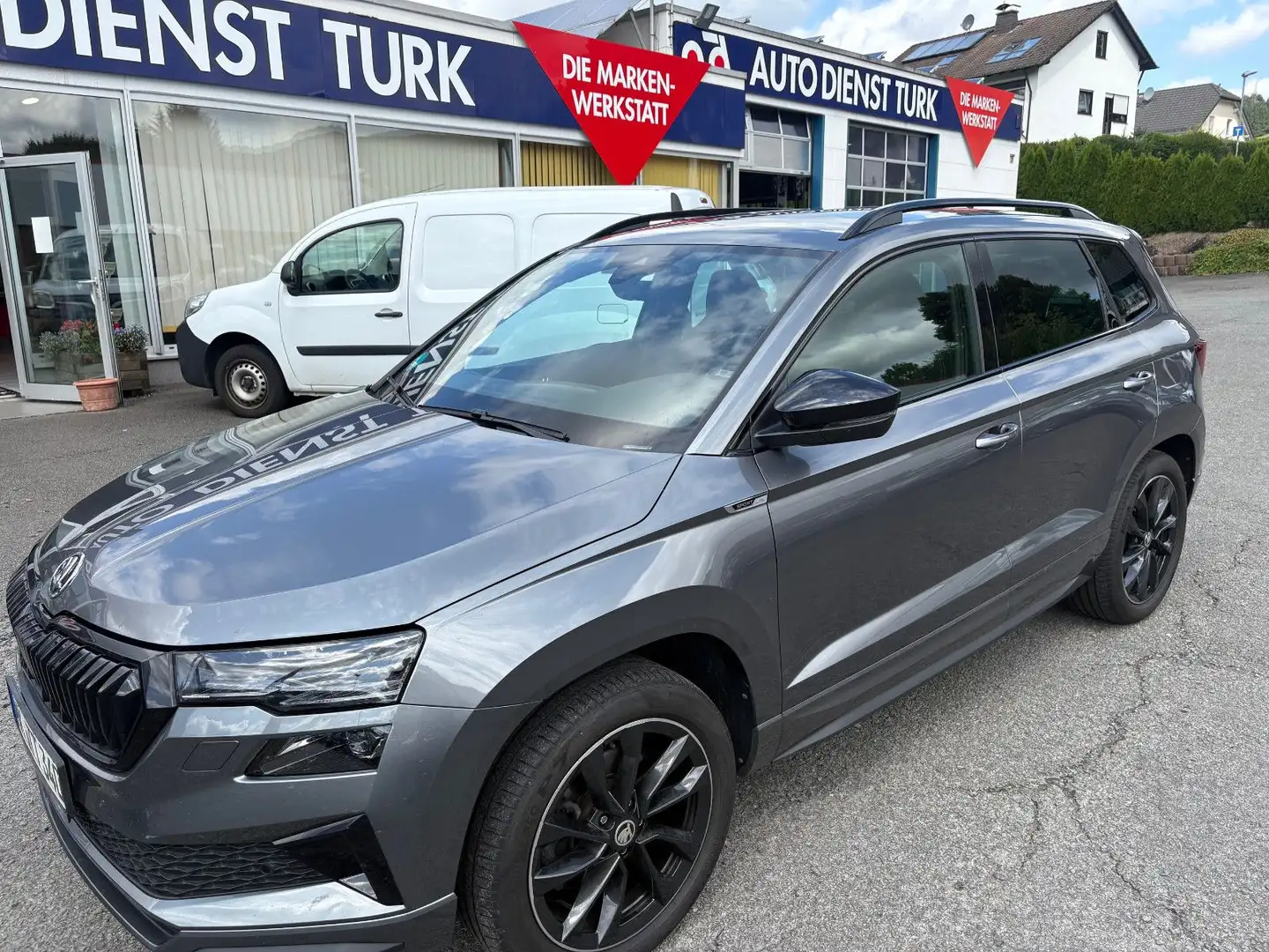 Skoda Karoq Sportline 4x4 AHK Matrix Grigio - 2
