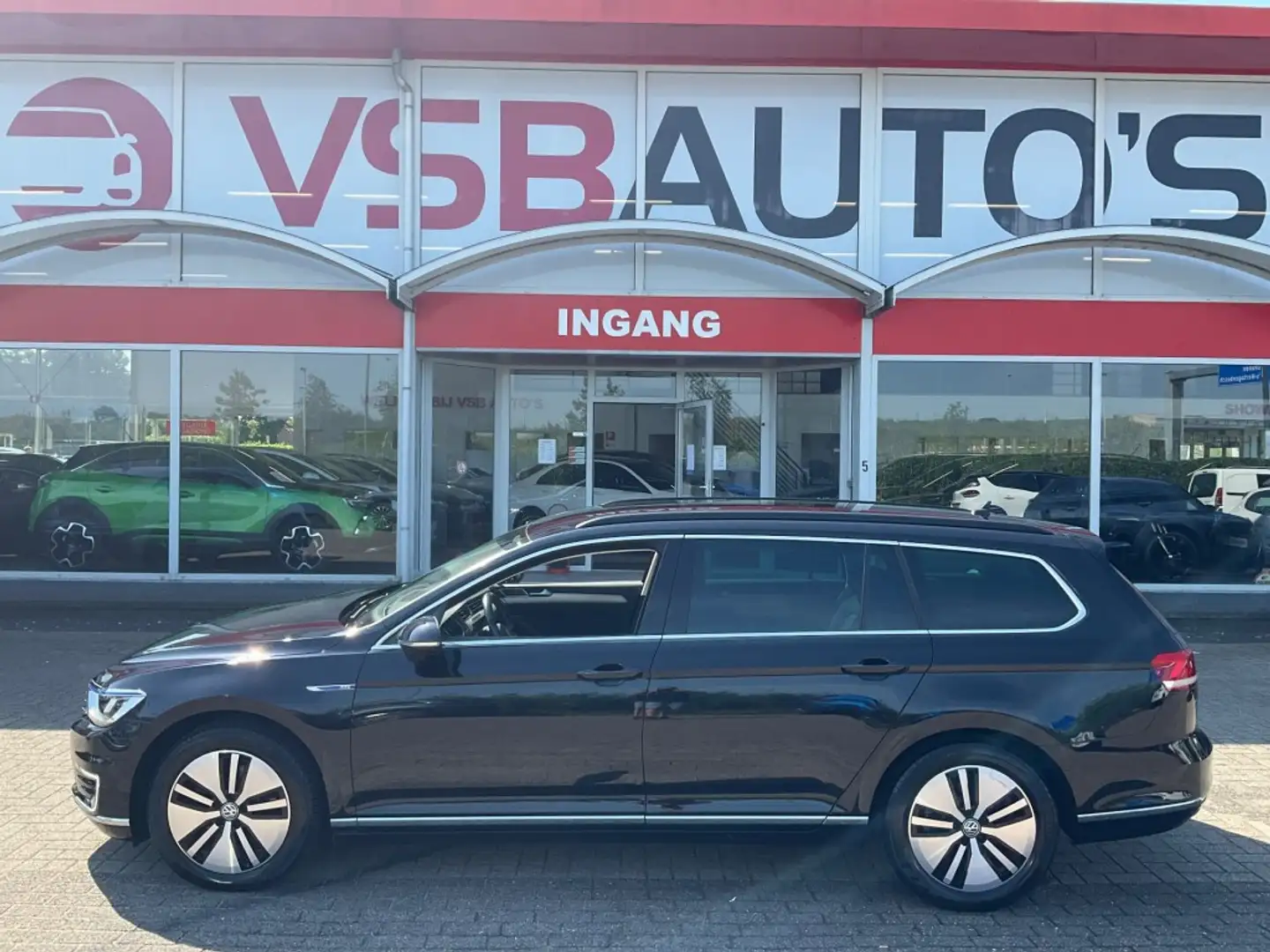 Volkswagen Passat 1.4 GTE AUT. PHEV LED NAVIGATIE ECC-AIRCO LMV PDC Zwart - 2