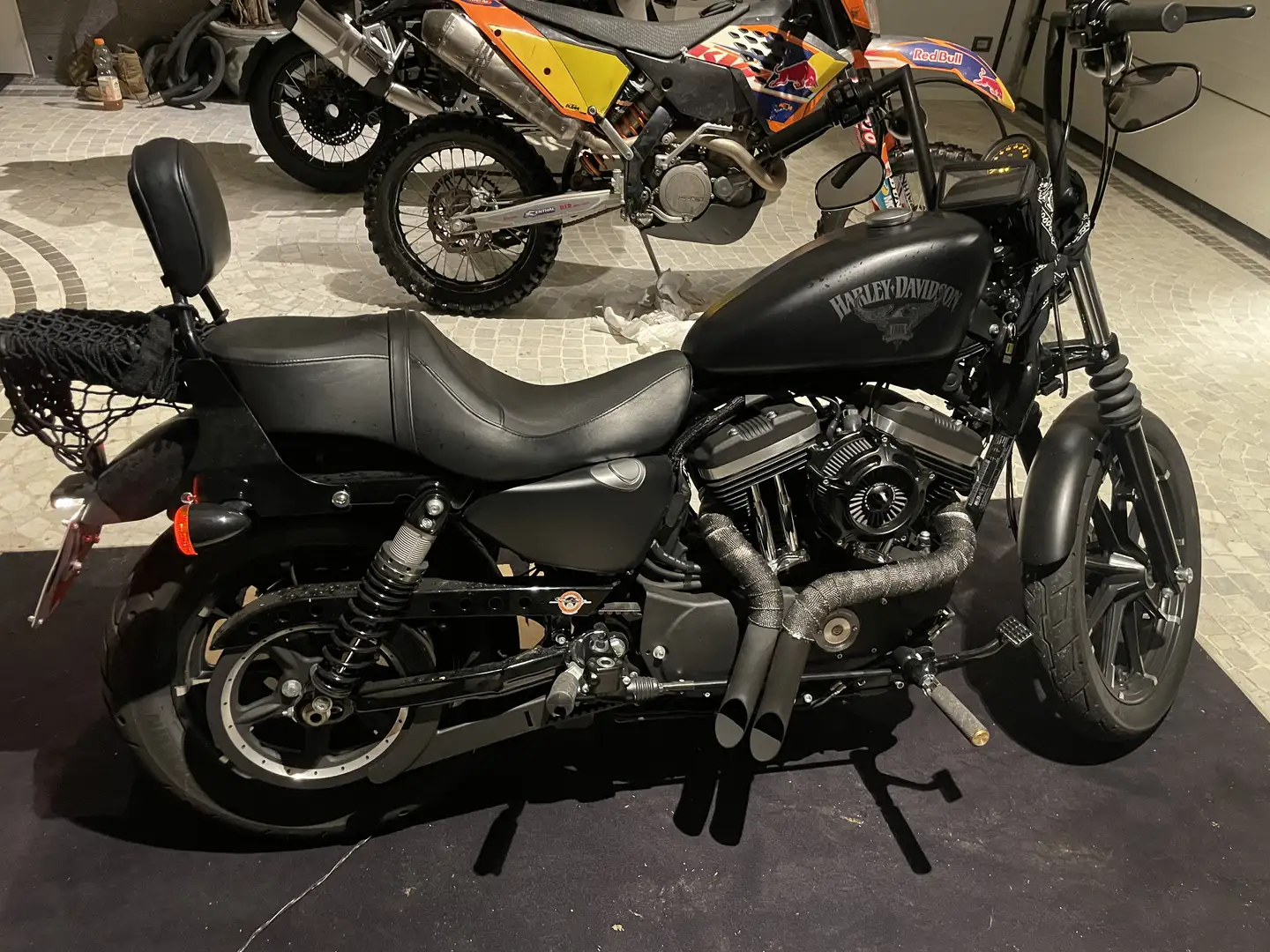 Harley-Davidson Iron 883 - 1