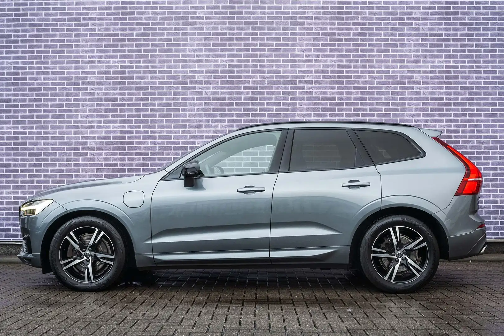 Volvo XC60 T6 Recharge AWD R-Design | Luchtvering | Trekhaak Grijs - 2