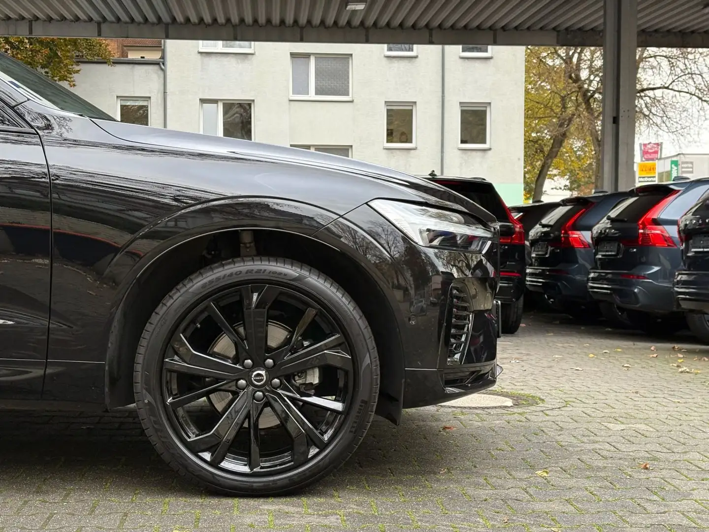 Volvo XC60 B5 AWD Plus Black Edition He-Up PANO 360 AC Noir - 2