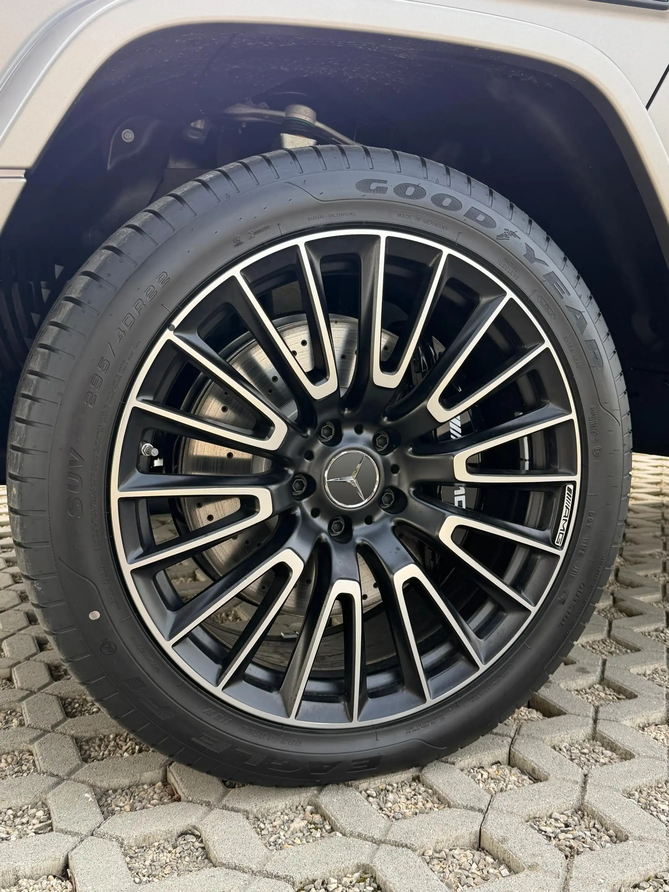 Mercedes-Benz G 63 AMG — photo 11