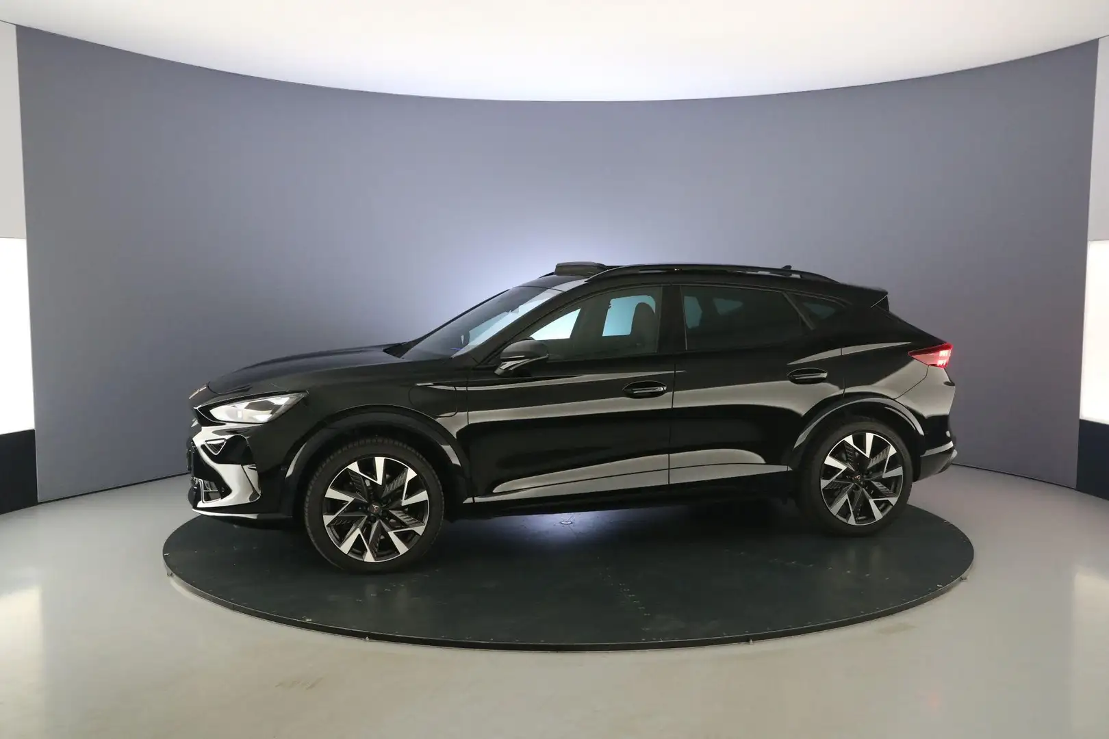 CUPRA Formentor VZ Performance 1.5 TSI e-Hybrid 272pk DSG Automaat Zwart - 2