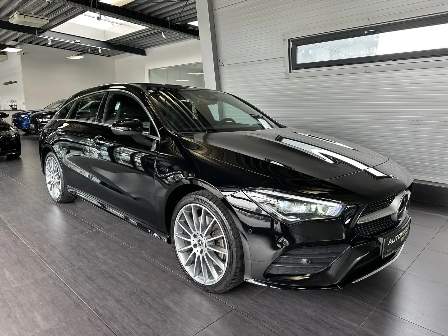 Mercedes-Benz CLA 250 AMG|AHK|Distr+|MBUX|19 Schwarz - 1