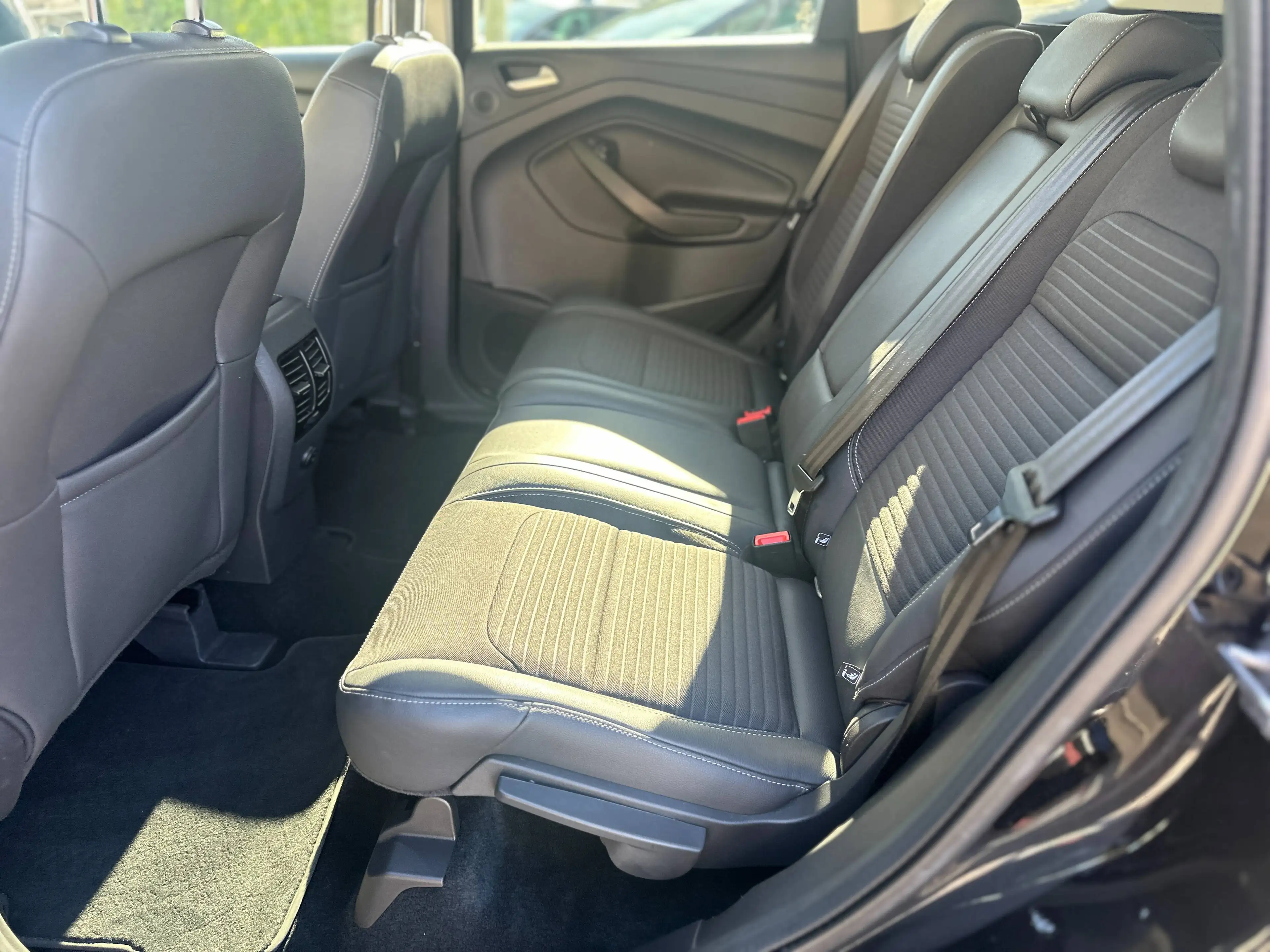 Ford Kuga 1.5 Automatik Titanium Navigation Teilleder Kamera Top — photo 14