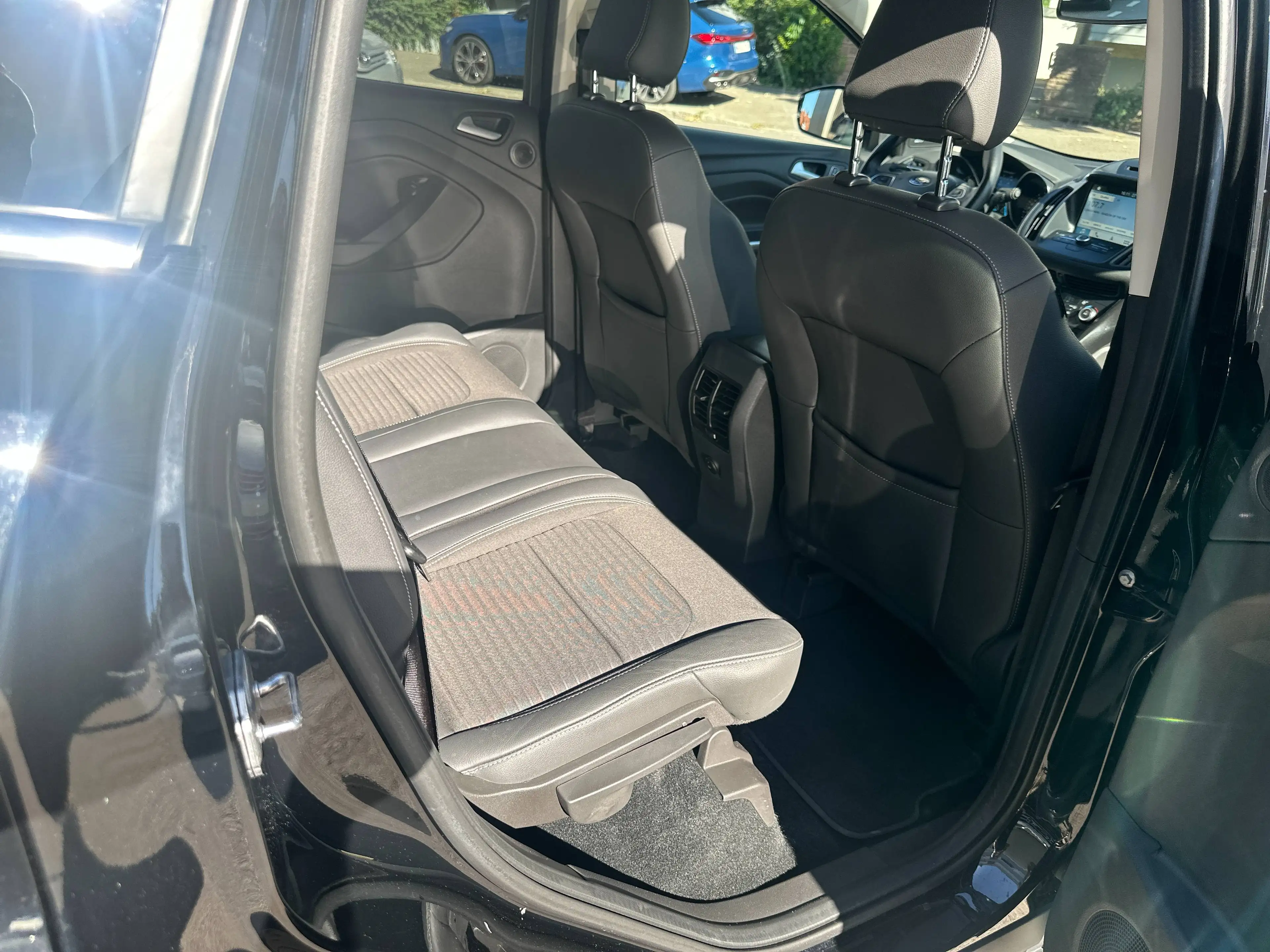 Ford Kuga 1.5 Automatik Titanium Navigation Teilleder Kamera Top — photo 12