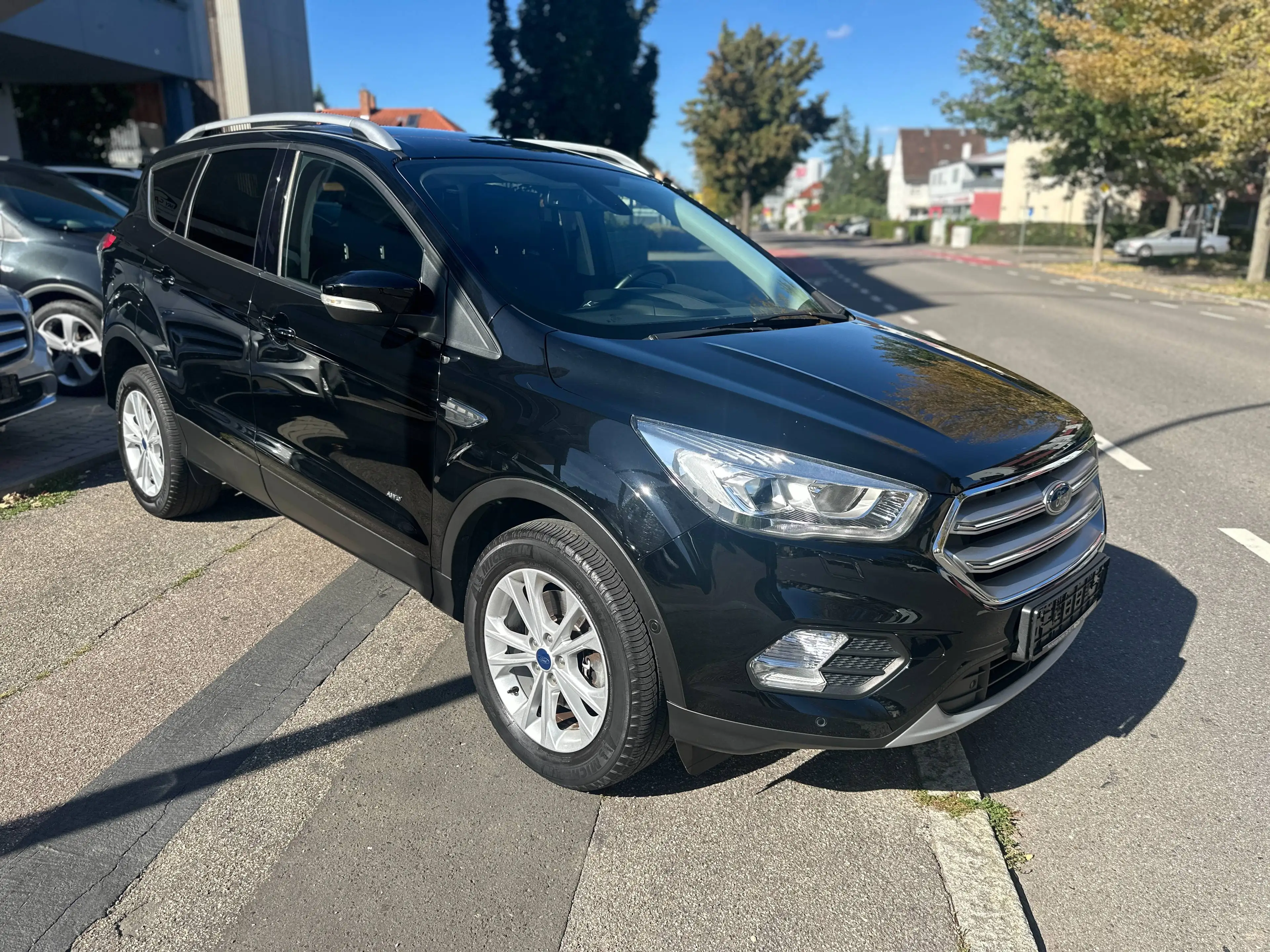 Ford Kuga 1.5 Automatik Titanium Navigation Teilleder Kamera Top — photo 3