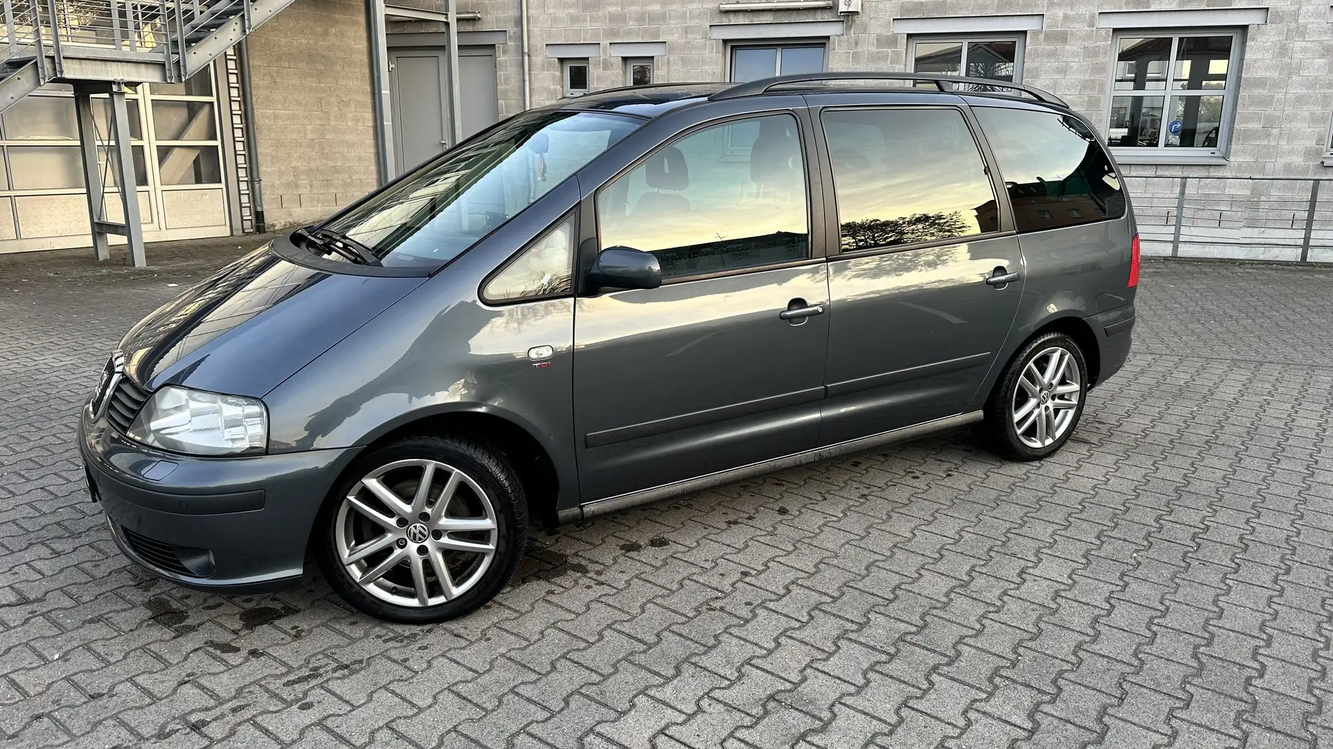 SEAT Alhambra 2.0 Gri - 2