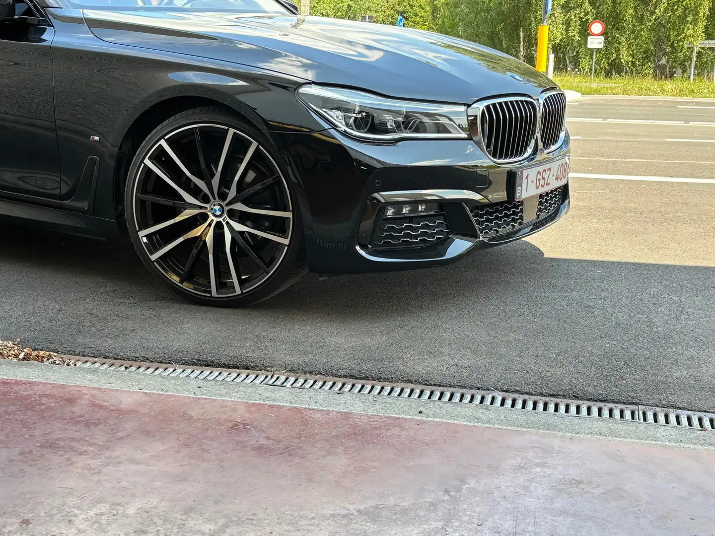 BMW 740 740e iPerformance - 1