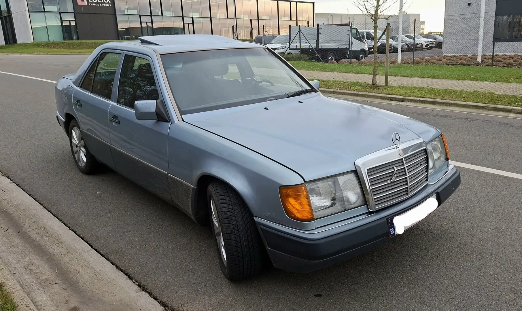 Mercedes-Benz E 250 W124 prête à immatriculé en ancêtre Blauw - 2