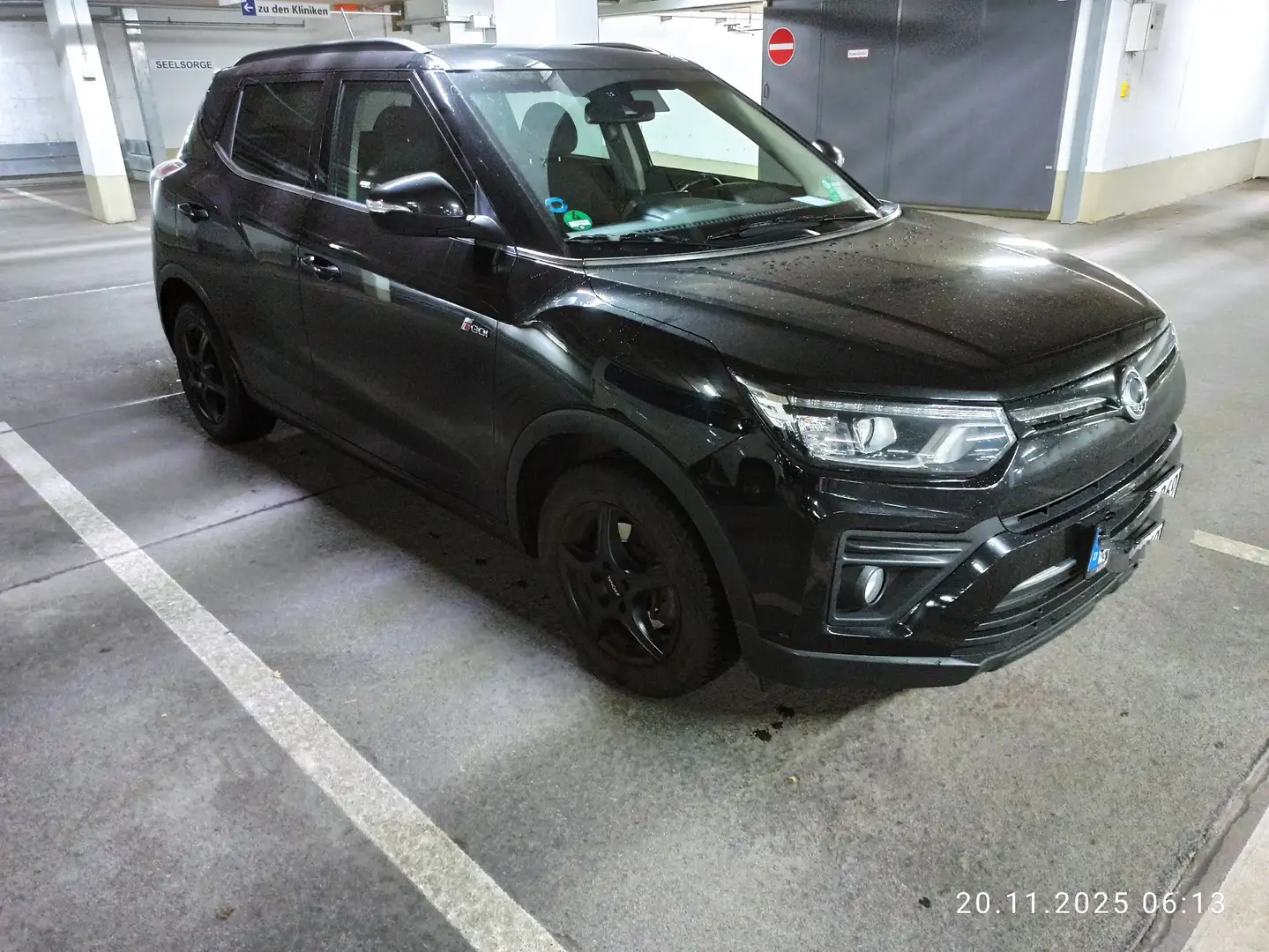 SsangYong Tivoli 1.5 T-GDi 2WD Crystal Reduziert Black - 1