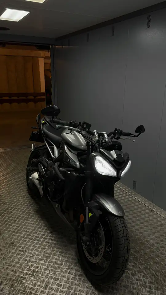 Triumph Street Triple 765