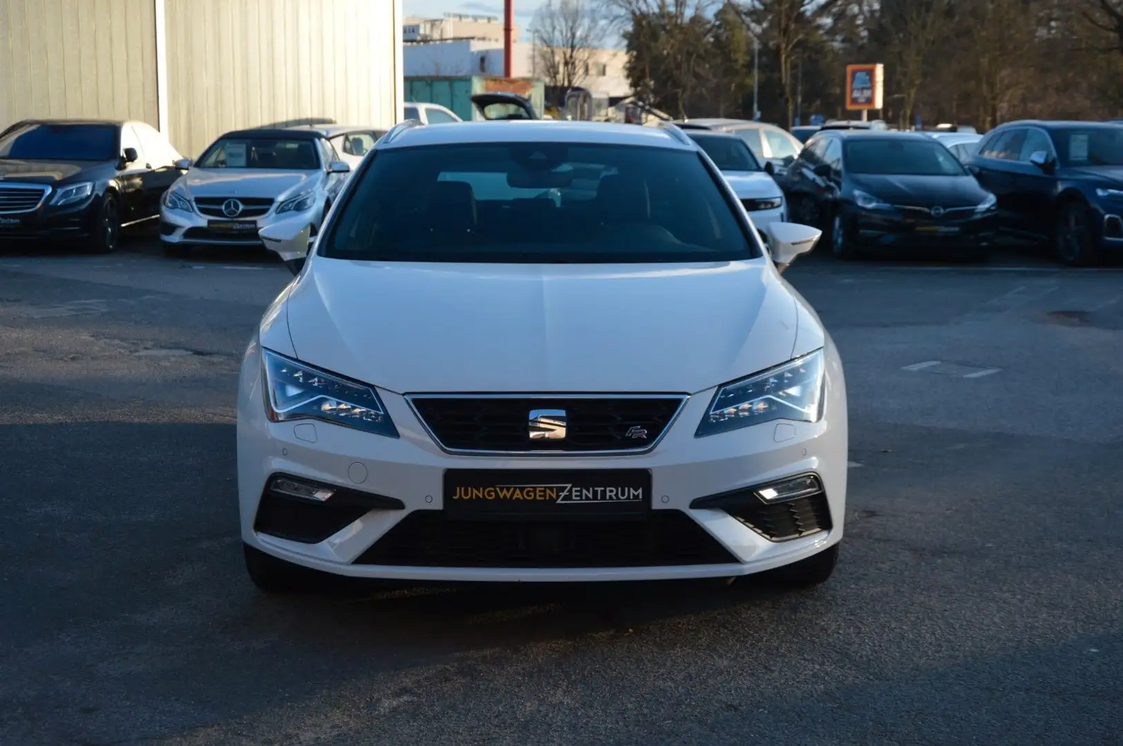 SEAT Leon ST FR 1.4 TGI"LED"SitzHz"NAVI"KAMERA"ACC" Weiß - 2