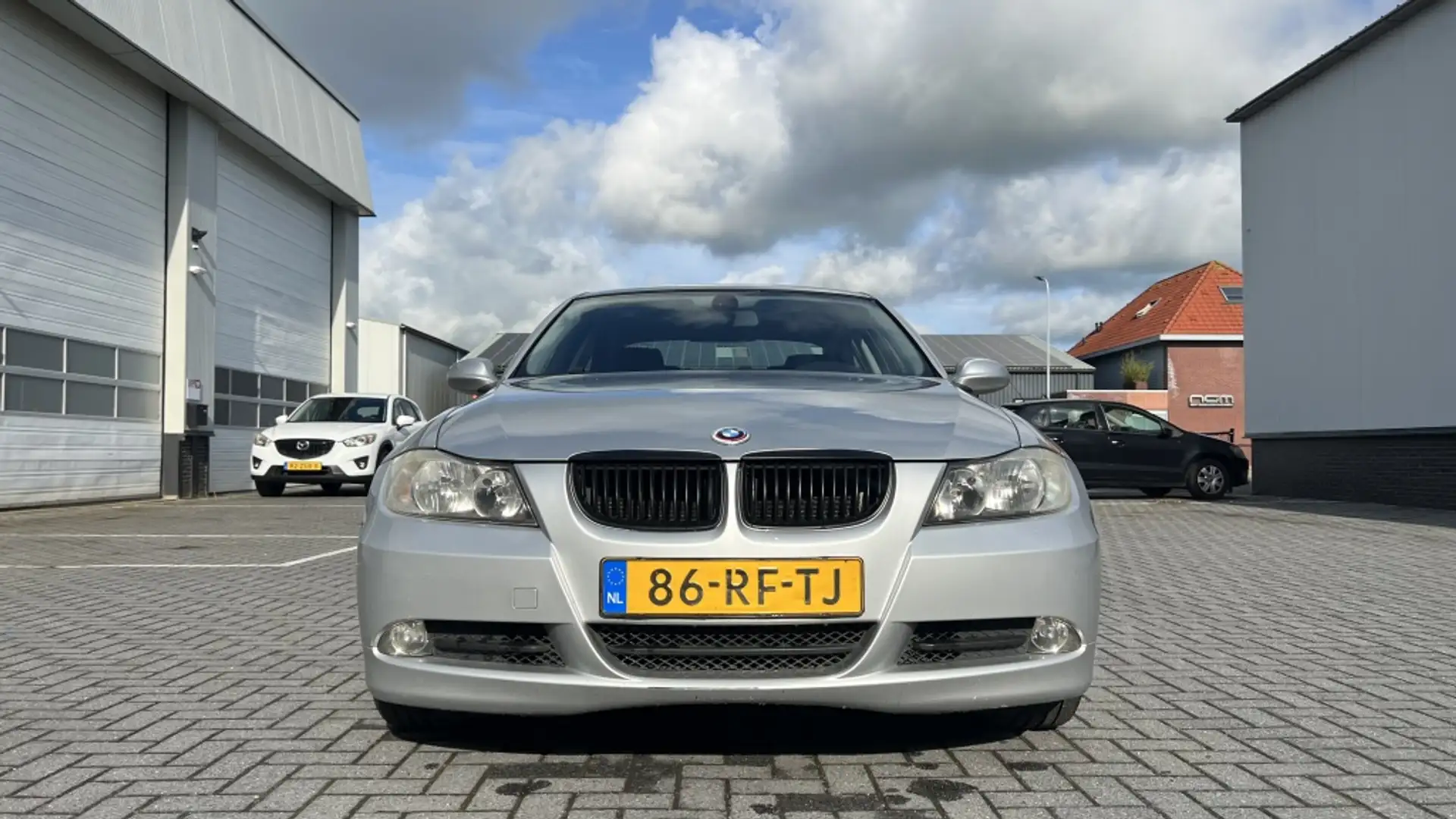 BMW 320 3-serie 320i Dynamic Exec. Gris - 2