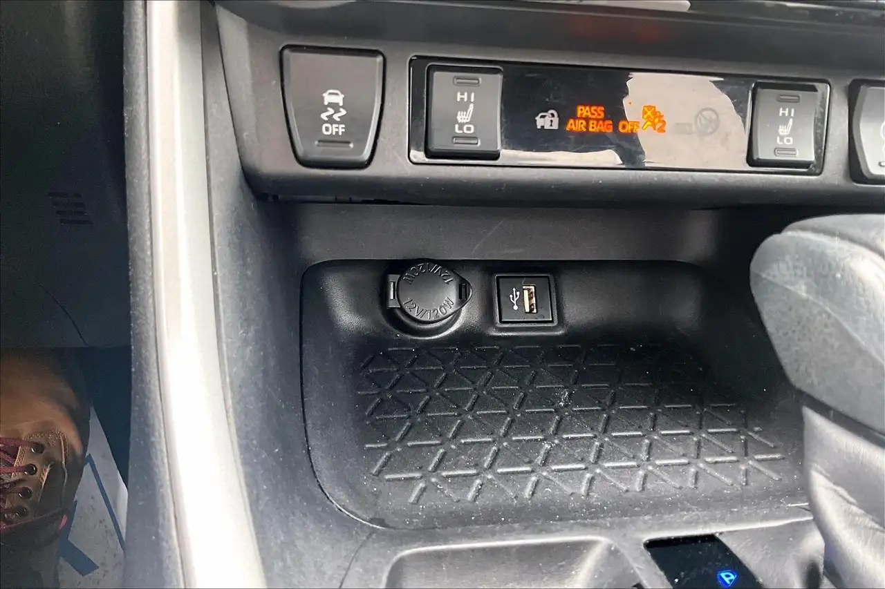 Toyota RAV 4 снимка Toyota RAV 4