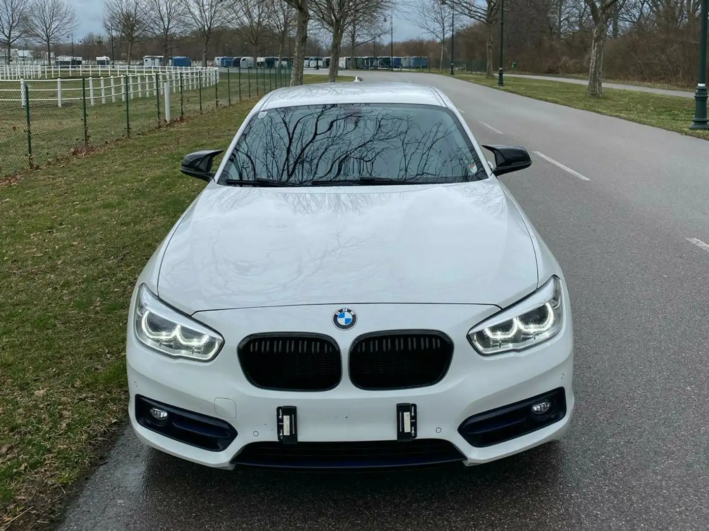 BMW 118 118d Sport Line Aut. Weiß - 1