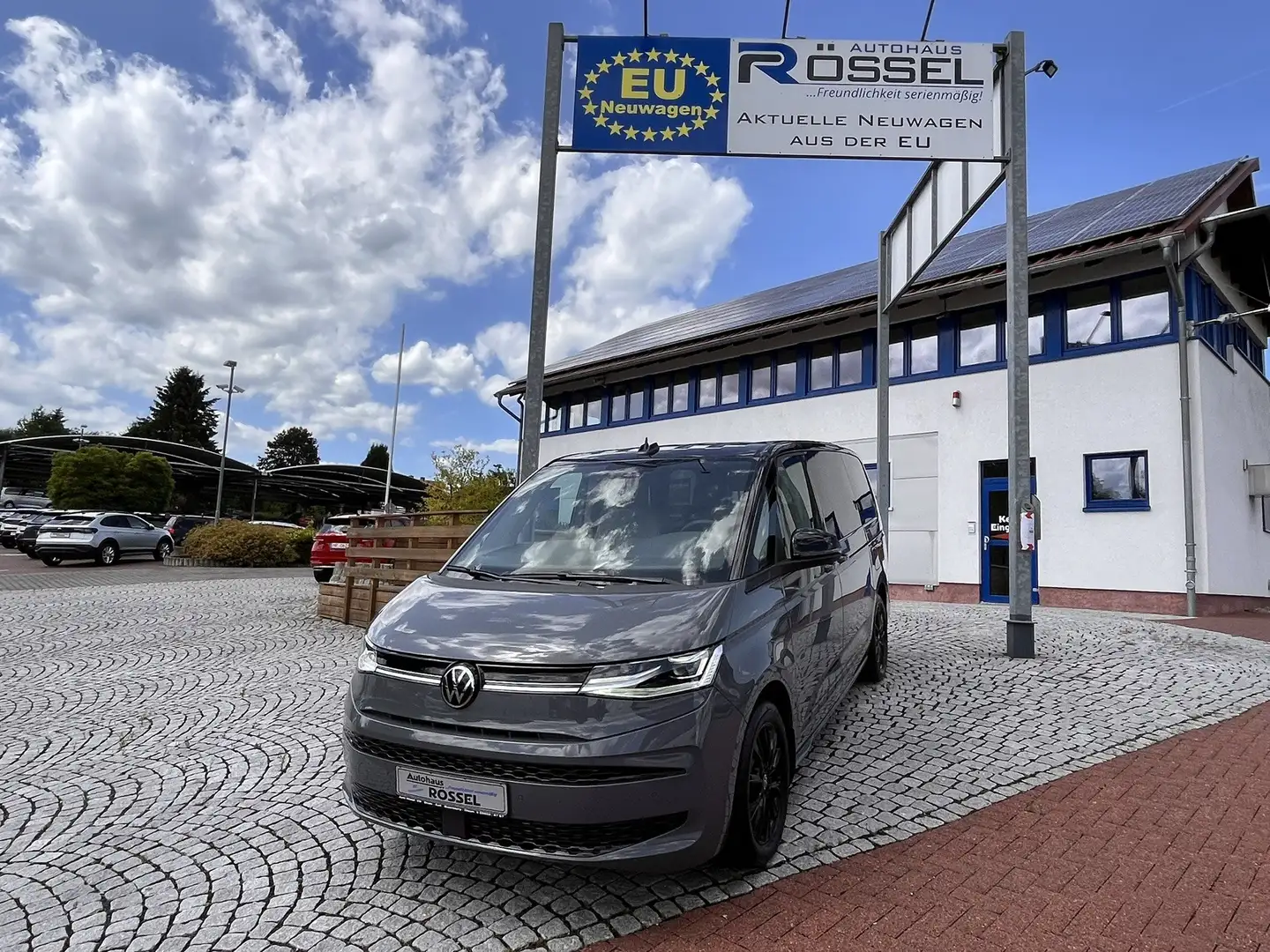 Volkswagen T7 Multivan 2,0 TDI DSG Edition Lang Navi Klappbett Gris - 1
