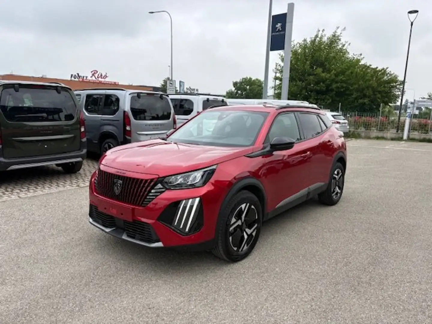 Peugeot 2008 Allure 1.2 EAT8 130 CV S&S benzina Rosso - 1
