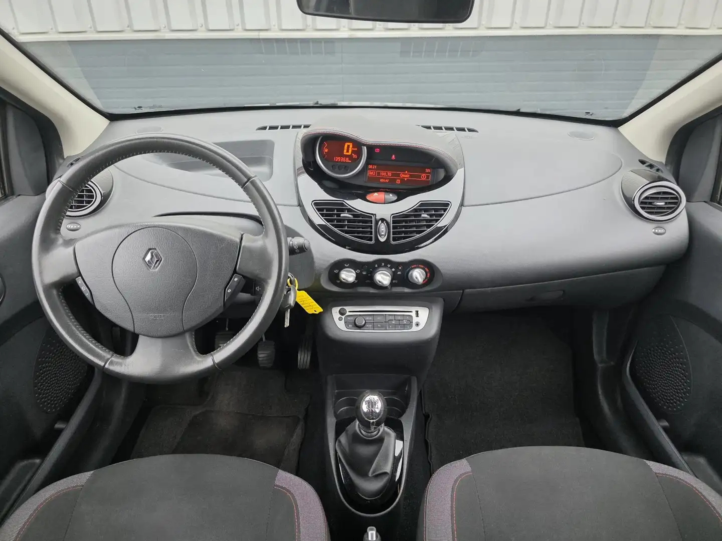 Renault Twingo 1.2 16V Dynamique | VAN 2e EIGENAAR | AIRCO | Noir - 2