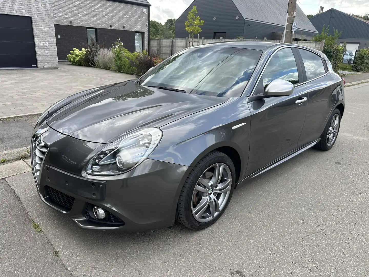 Alfa Romeo Giulietta Giulietta 1.6 JTDm Exclusive Grau - 1