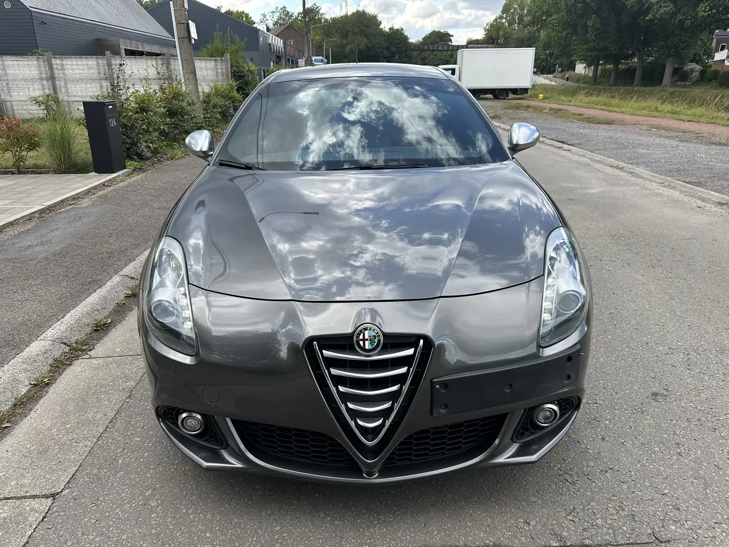 Alfa Romeo Giulietta Giulietta 1.6 JTDm Exclusive Grau - 2