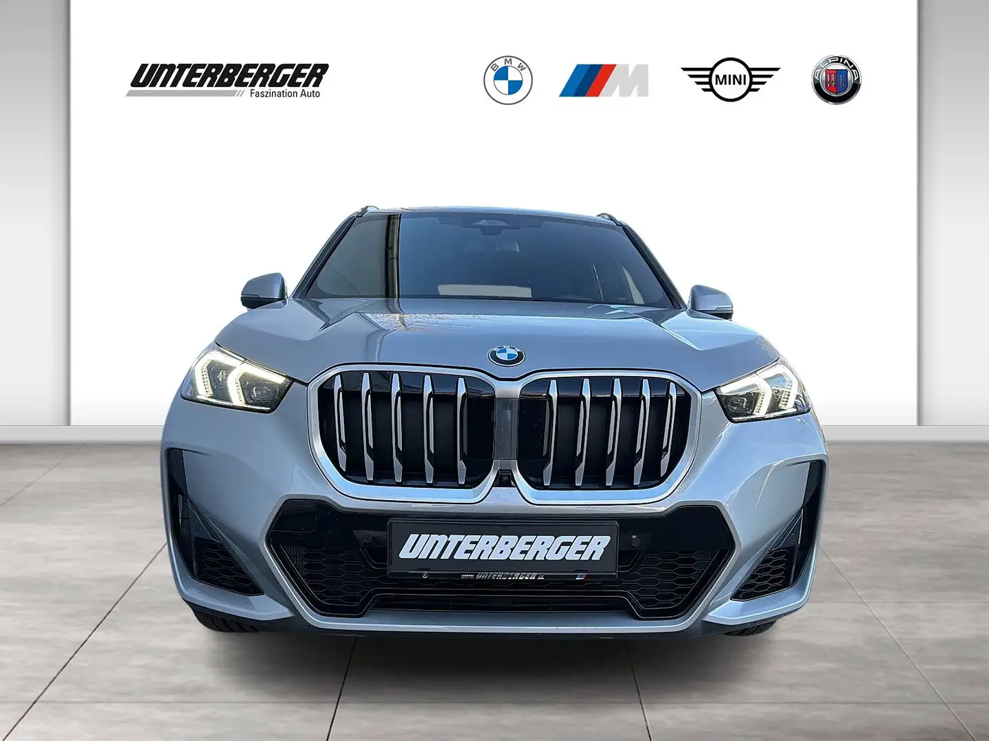 BMW X1 xDrive23i M Sport 20" AHK Aktivsitz HUD Innovation Silber - 2