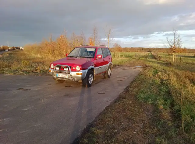 Nissan Terrano II 2.4 Avenue