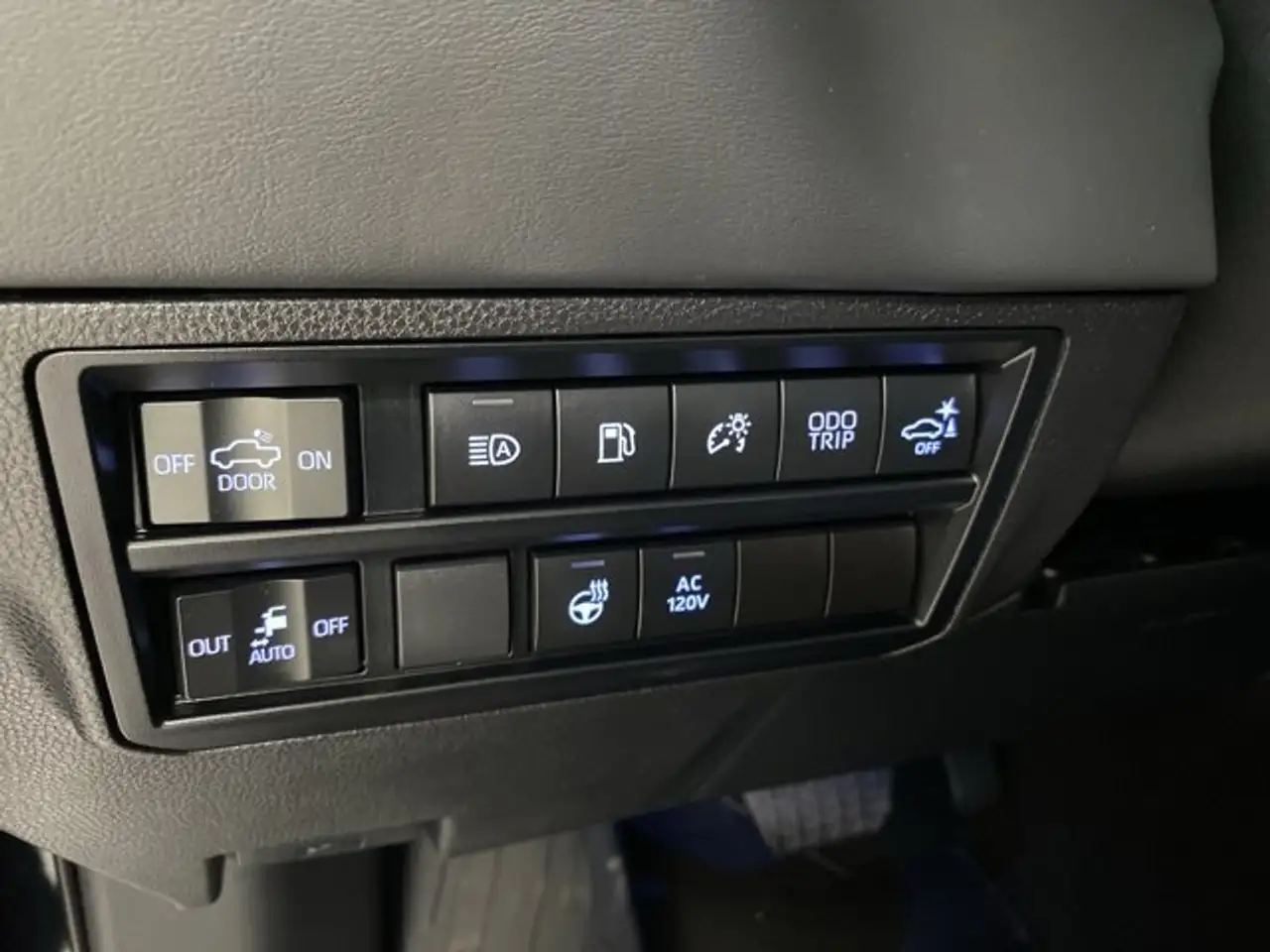Toyota Tundra снимка Toyota Tundra