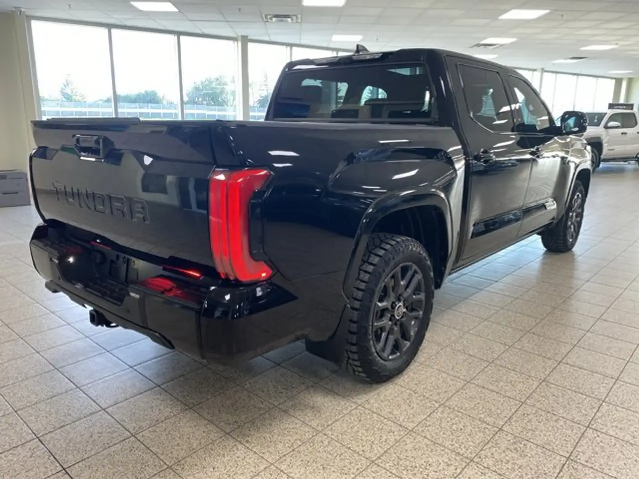 Toyota Tundra снимка Toyota Tundra