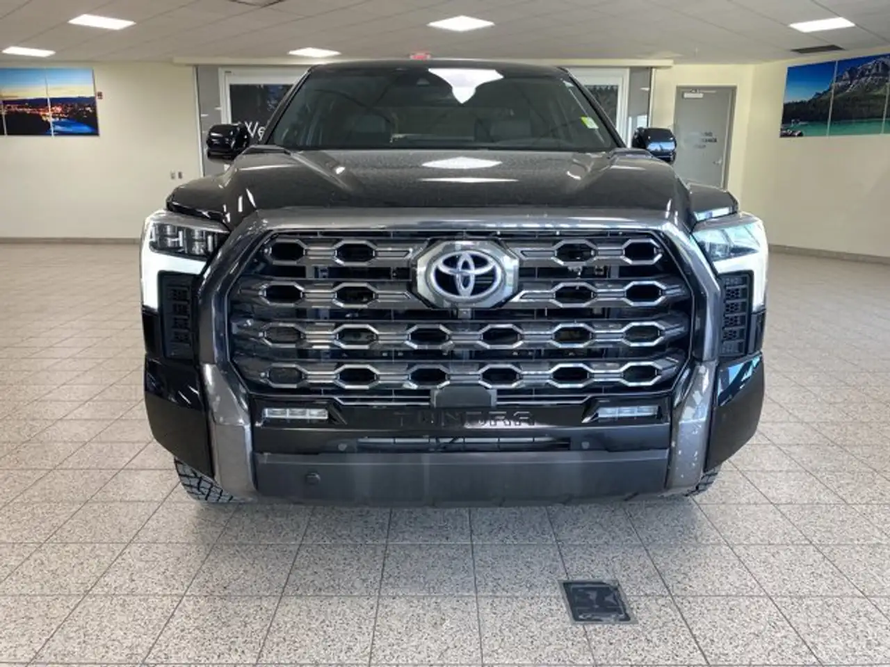 Toyota Tundra снимка Toyota Tundra