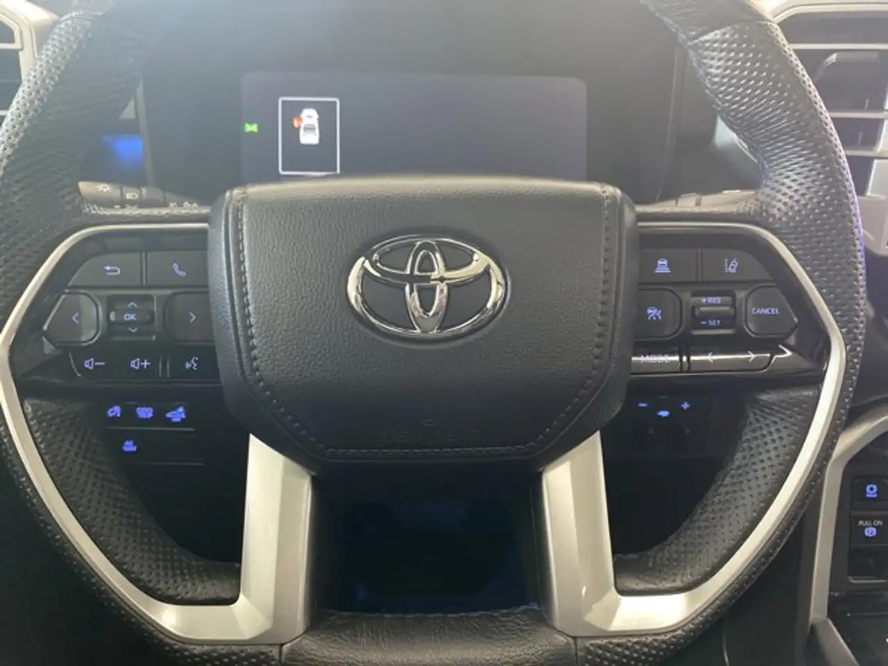 Toyota Tundra снимка Toyota Tundra