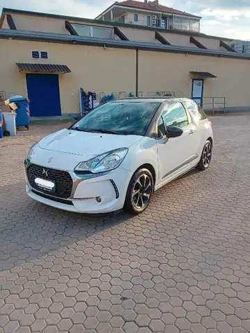 DS Automobiles DS 3 view 2