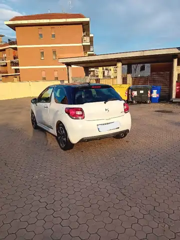 DS Automobiles DS 3 view 10