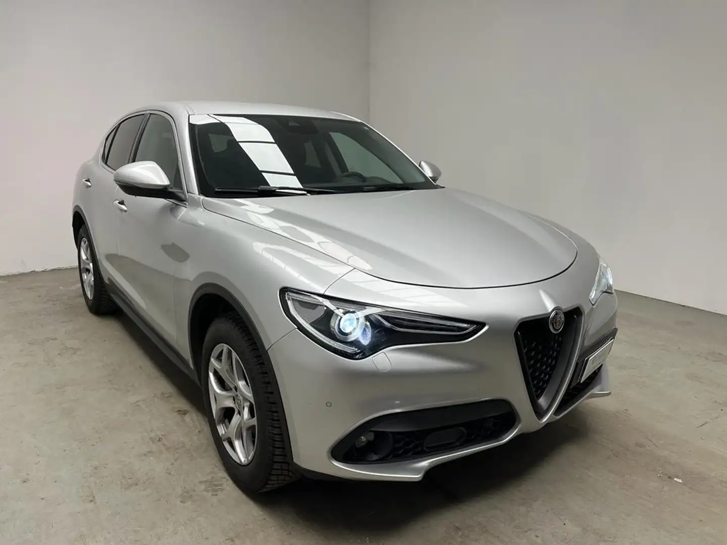 Alfa Romeo Stelvio 2.2 Turbo Executive Silver - 1