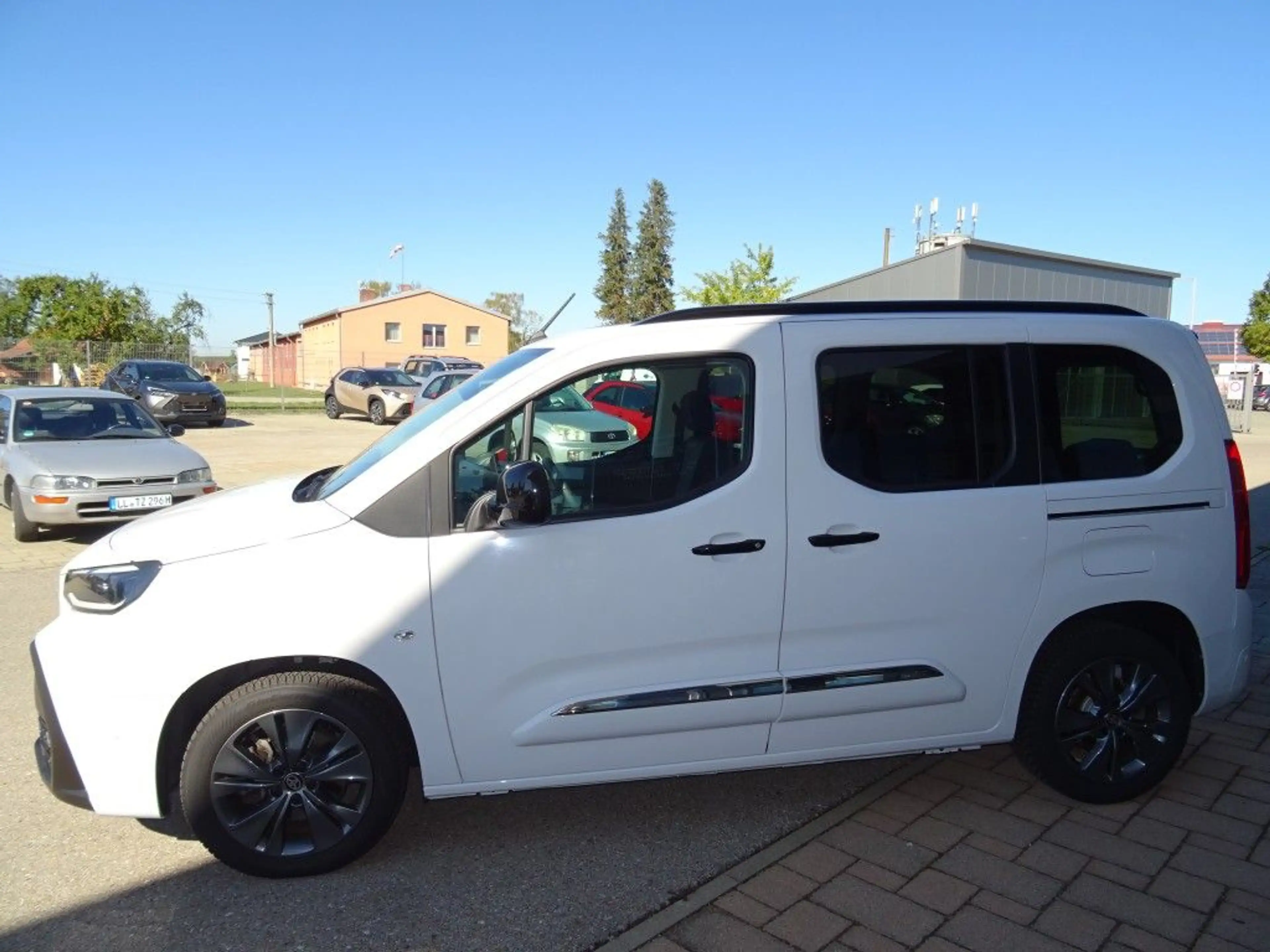 Toyota Proace City Verso 1.5 D-4D L1 Aut Lounge Navi Dach — photo 4