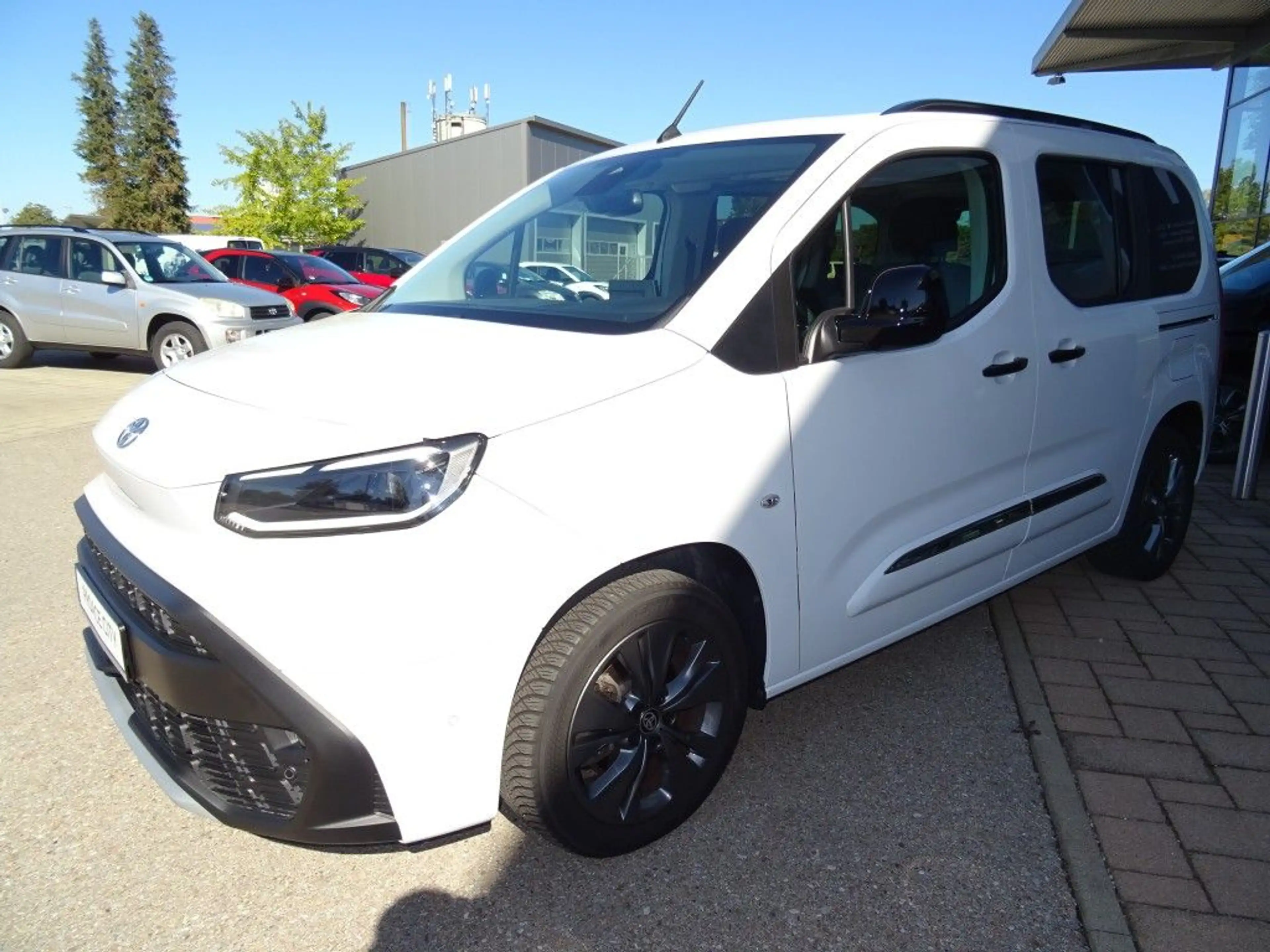 Toyota Proace City Verso 1.5 D-4D L1 Aut Lounge Navi Dach — photo 3