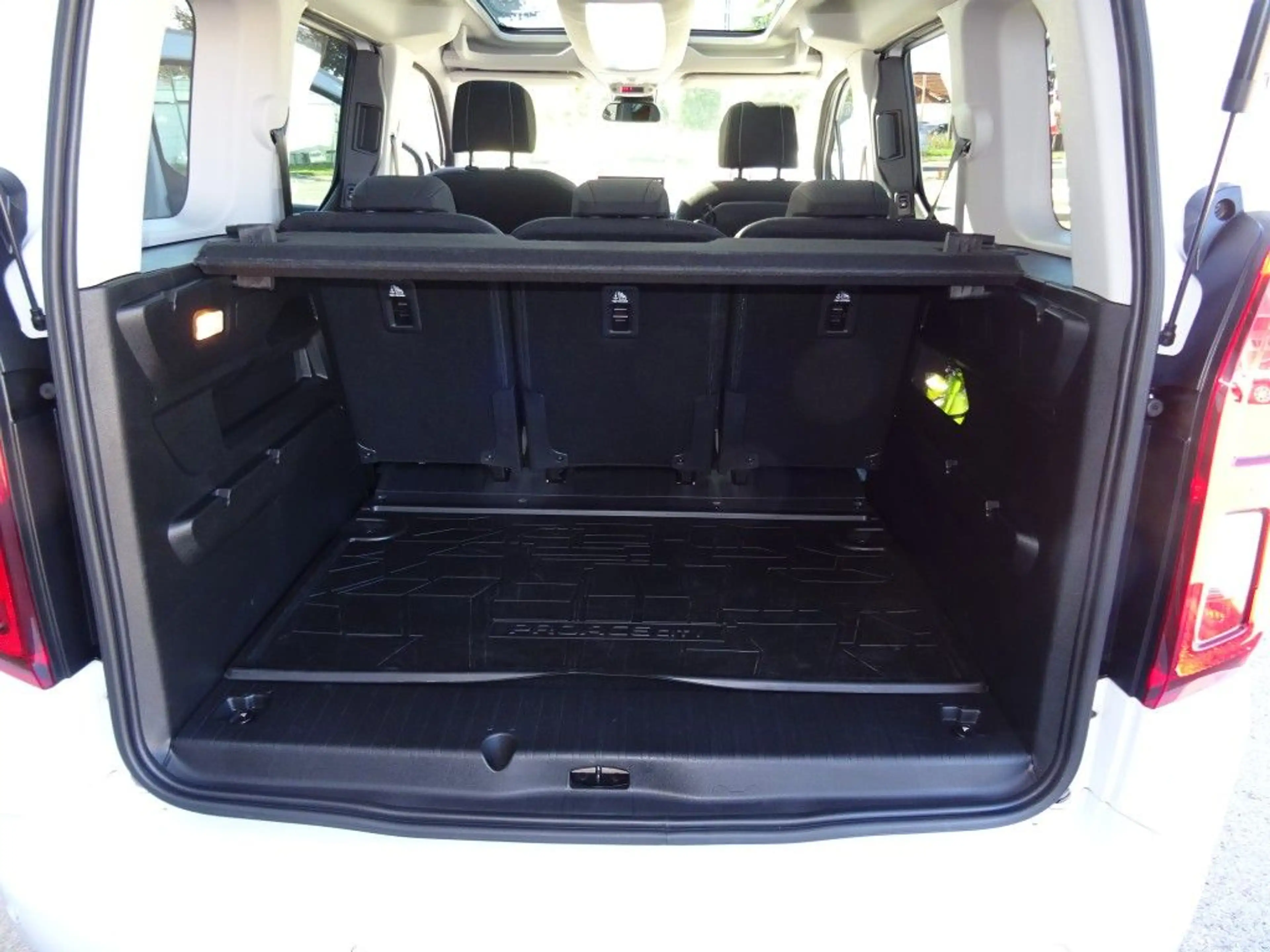 Toyota Proace City Verso 1.5 D-4D L1 Aut Lounge Navi Dach — photo 13