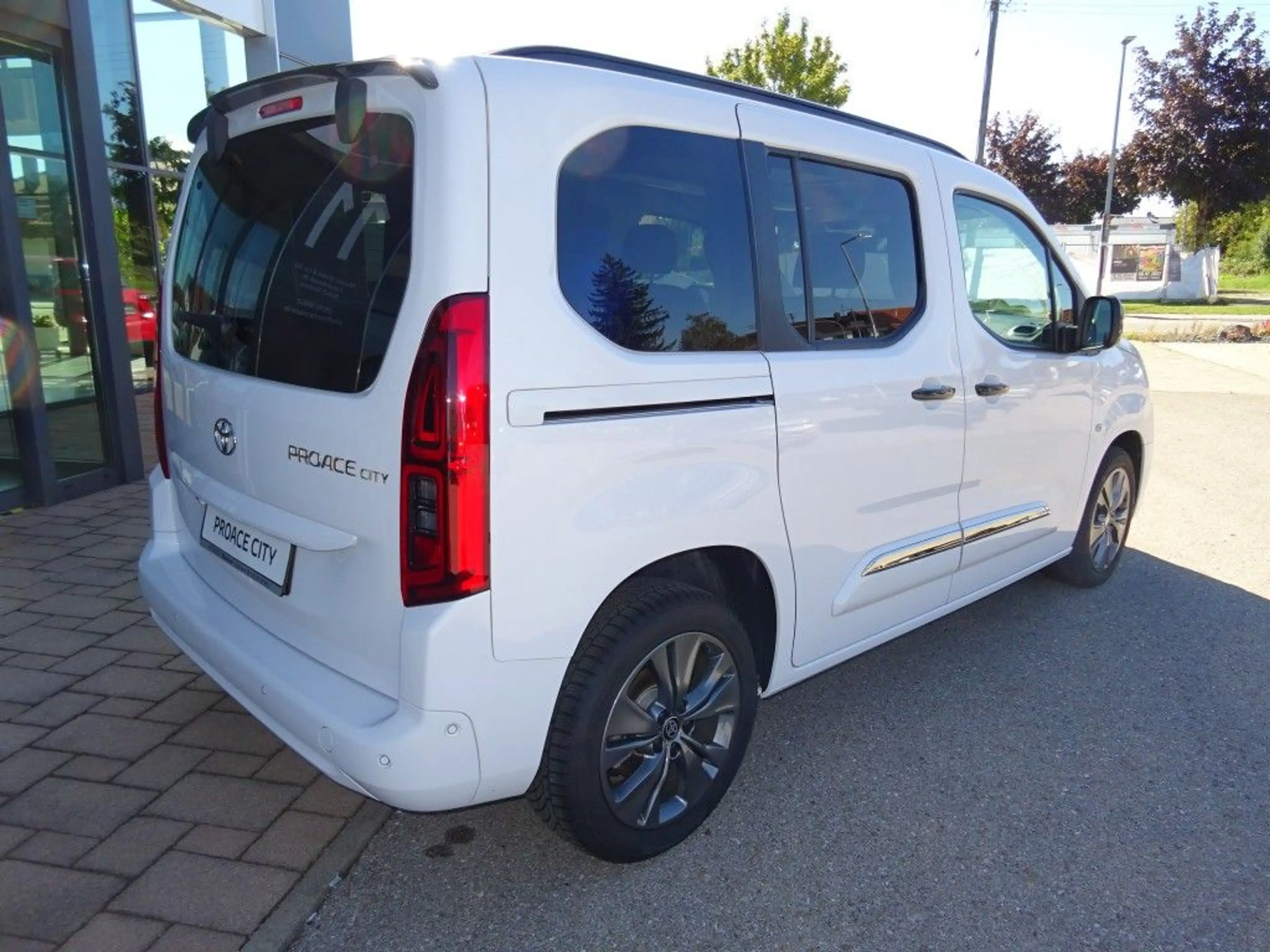 Toyota Proace City Verso 1.5 D-4D L1 Aut Lounge Navi Dach — photo 7
