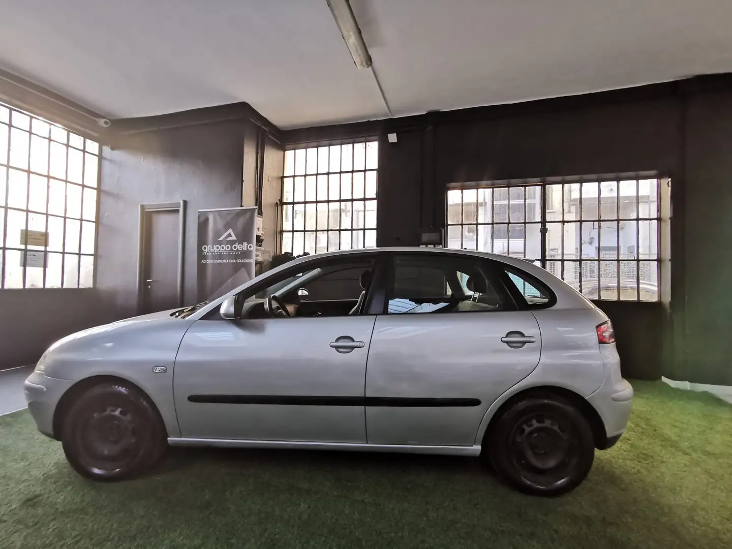 SEAT Ibiza Ibiza III 5p 1.4 Signo GPL NEOPATENTATI Zilver - 2