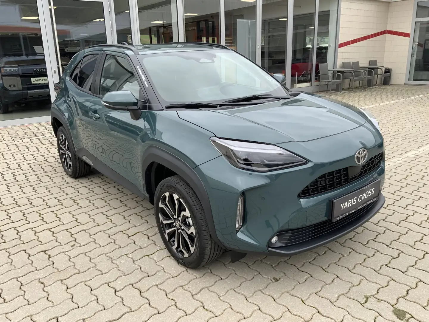 Toyota Yaris Cross 1,5 Hybrid 2WD Active Drive Safetypaket kostenlos Grün - 1