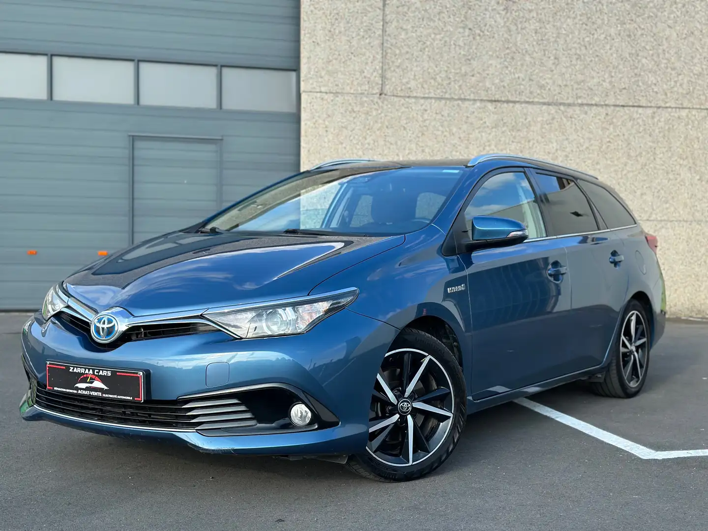 Toyota Auris HEV 1.8i HYBRIDE CARNET COMPLET Blauw - 1