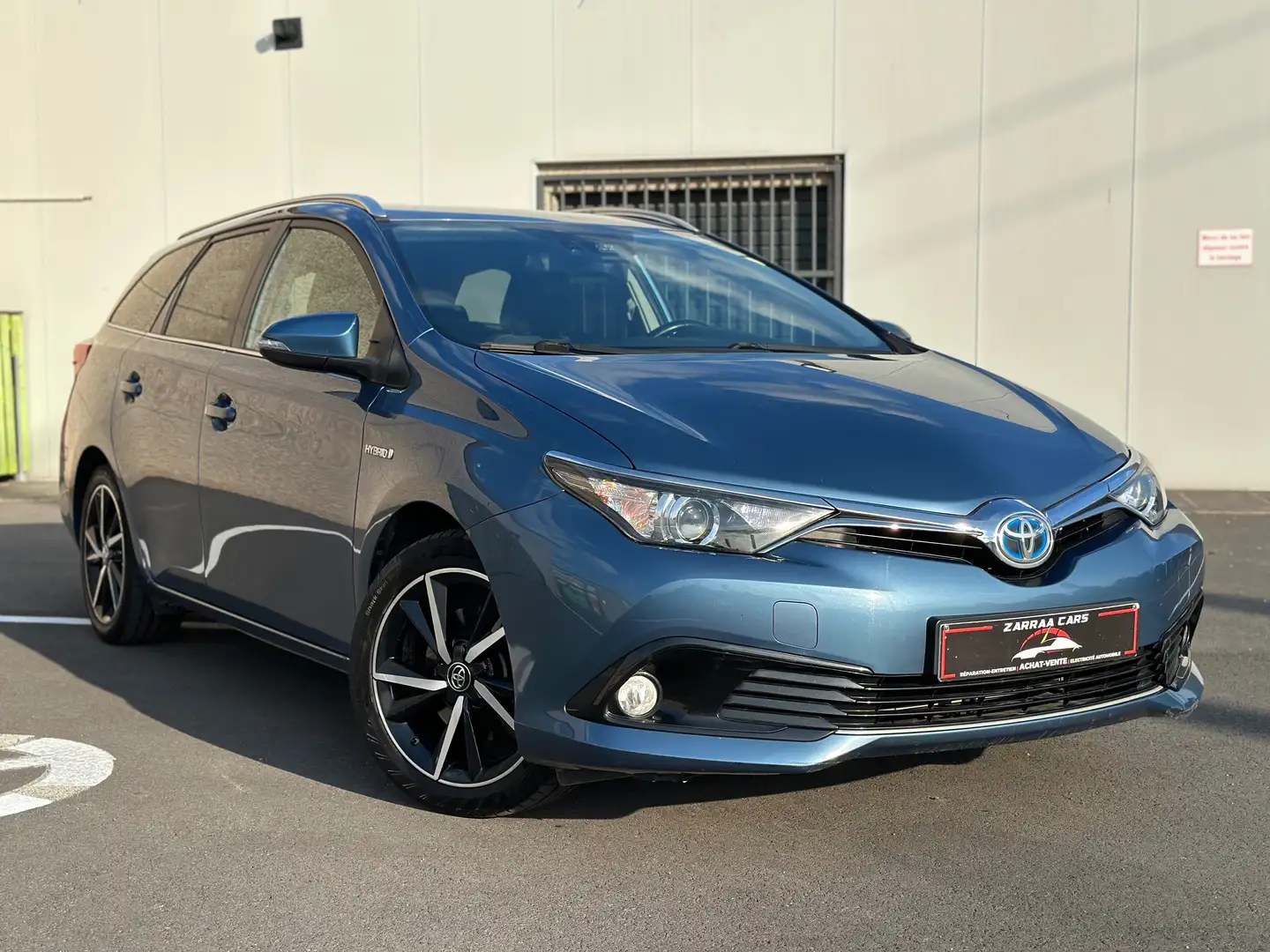Toyota Auris HEV 1.8i HYBRIDE CARNET COMPLET Blauw - 2