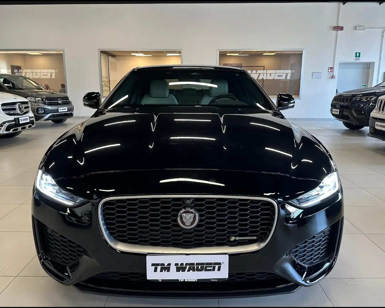 Jaguar XE 2.0 D 204 CV aut. R-Dynamic S Nero - 2