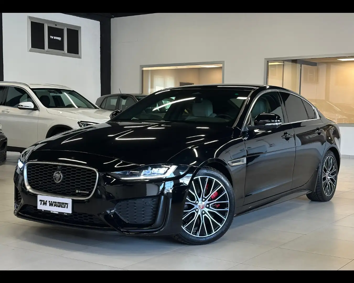 Jaguar XE 2.0 D 204 CV aut. R-Dynamic S Nero - 1