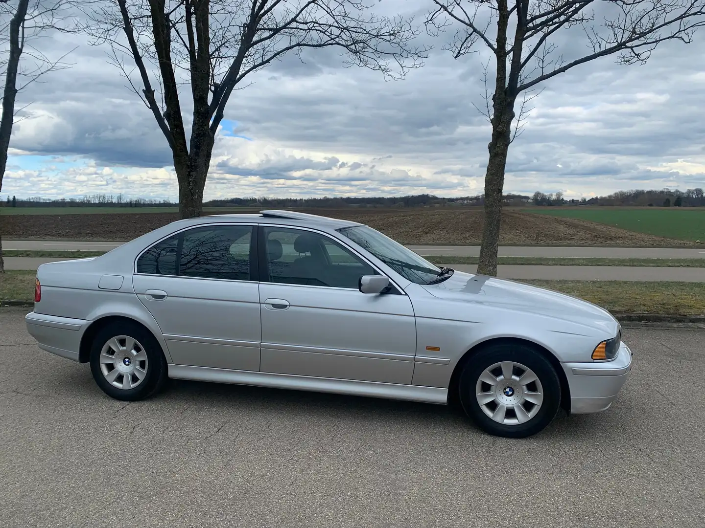 BMW 525 d  Baureihe  Limo Zilver - 2