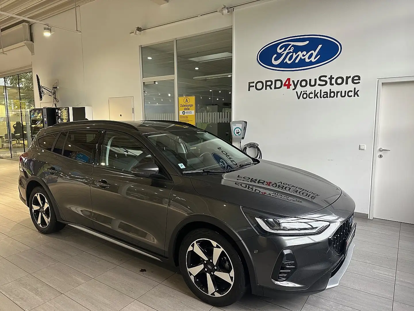 Ford Focus Turnier 1,5 EcoBlue Active Gris - 1