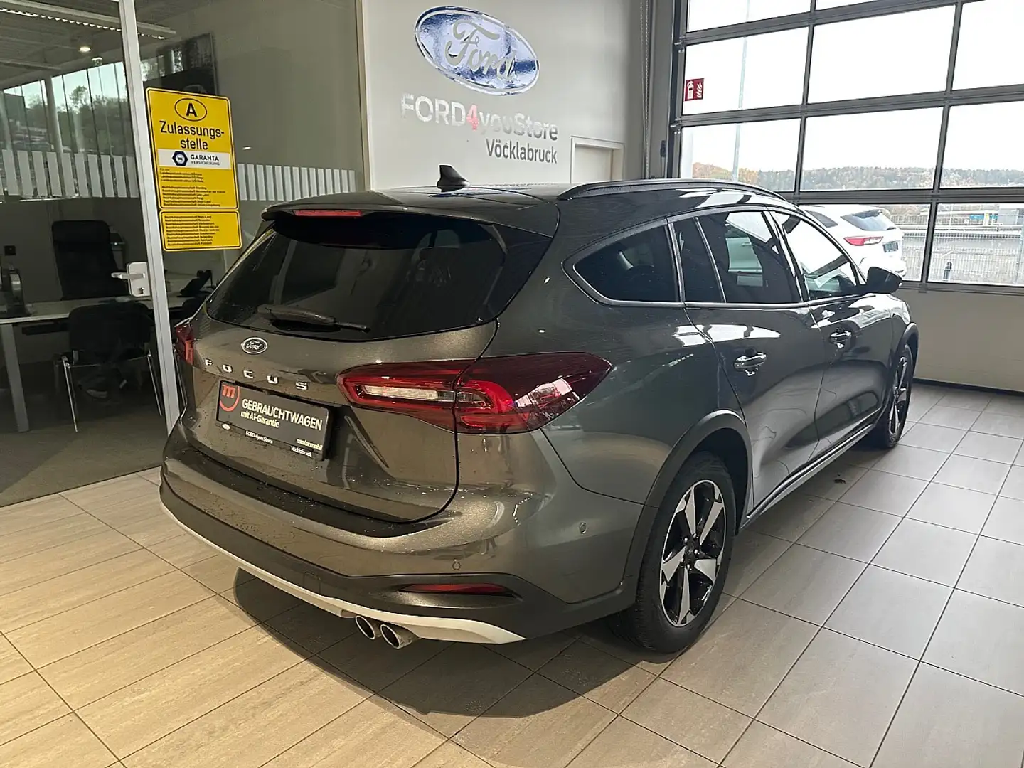 Ford Focus Turnier 1,5 EcoBlue Active Gris - 2