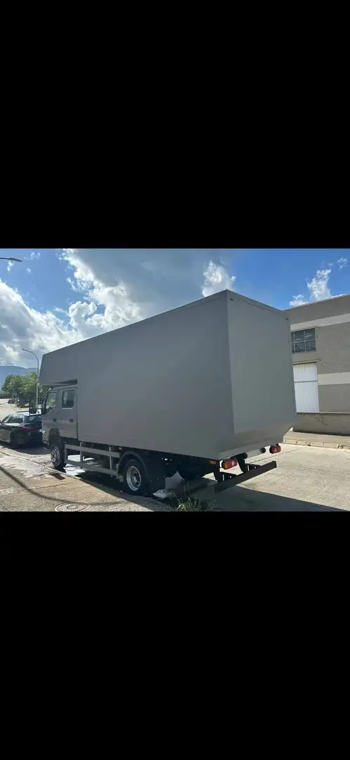 Mitsubishi Canter Grau - 2