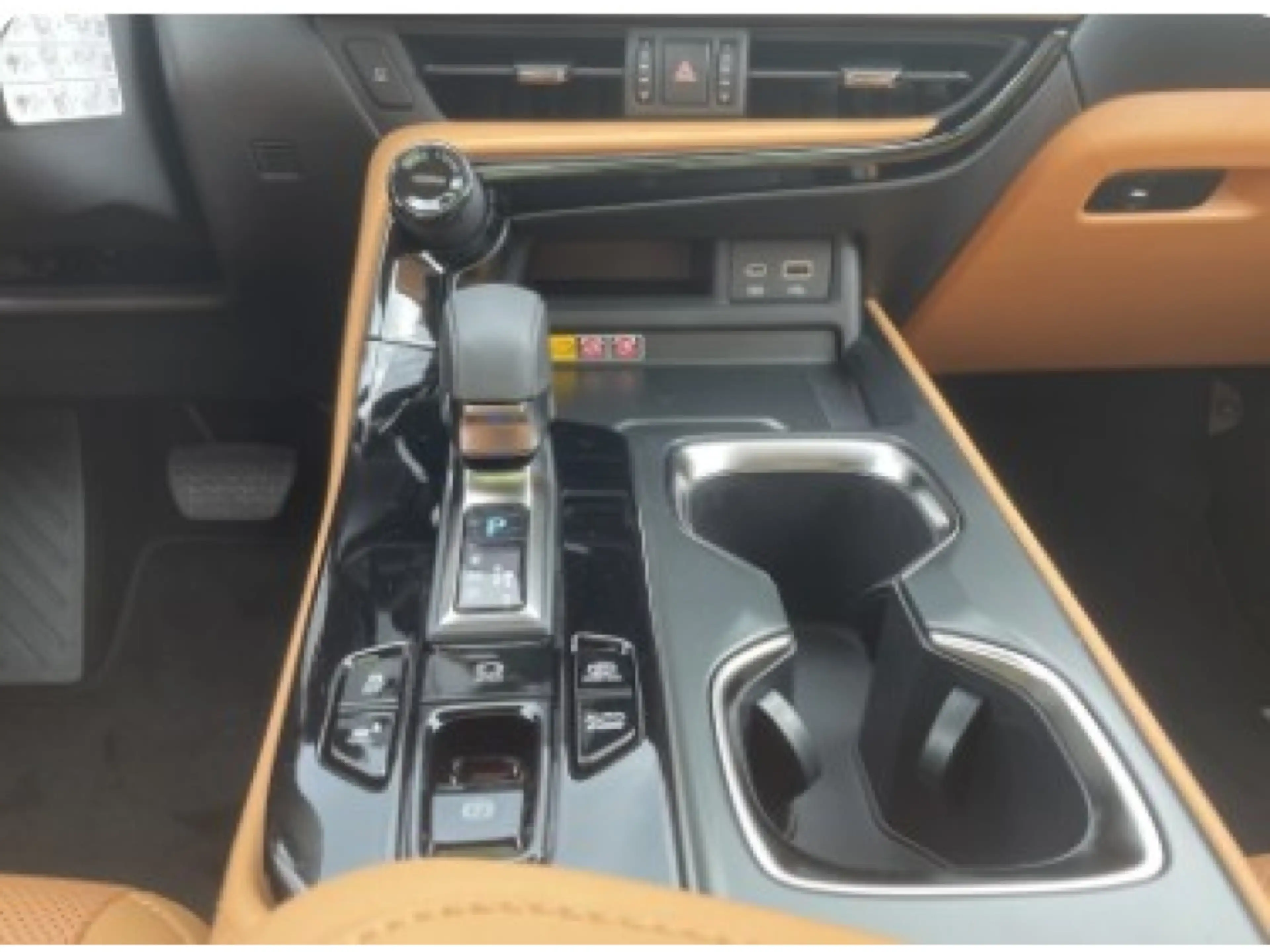 Lexus NX 450h+ Plug-in Hybrid Executiv — photo 13